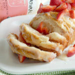 strawberries-and-cream-pull-a-part-bread4web